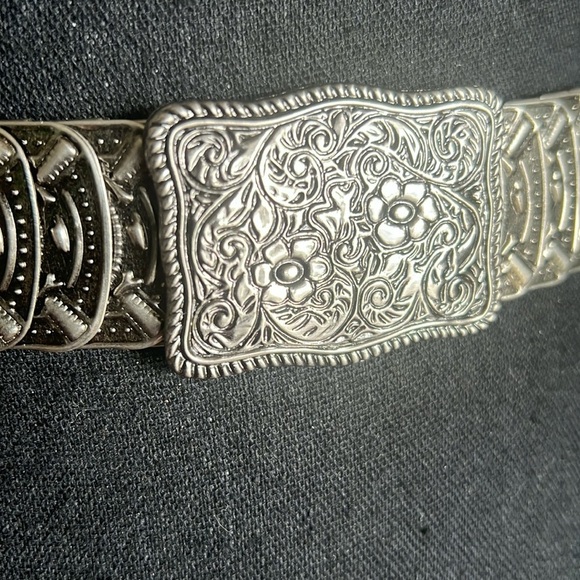Accessories - Silver Antique Tone Floral Etched Metal Stretch Belt